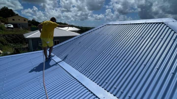 Intervention complète sur couverture en tuiles et tôles