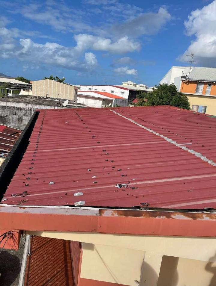 Réparation toiture en tôle Martinique